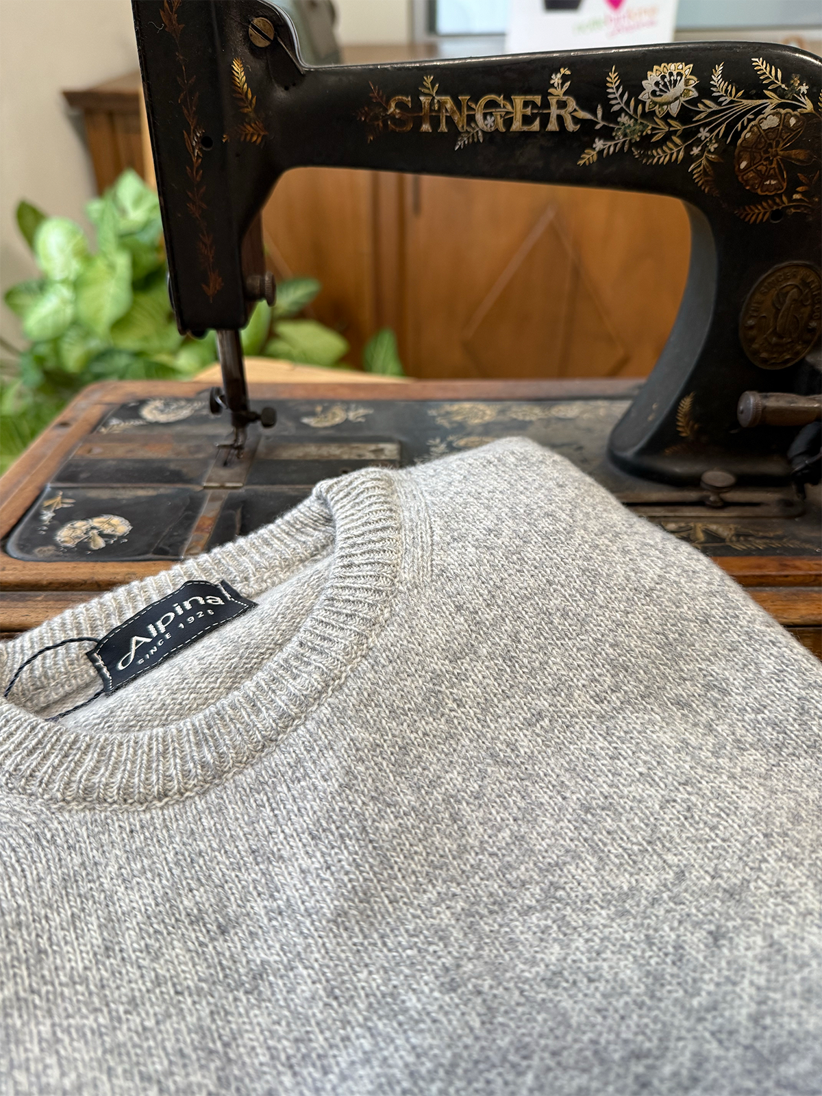 Maglia moulinè grigia in pura lana