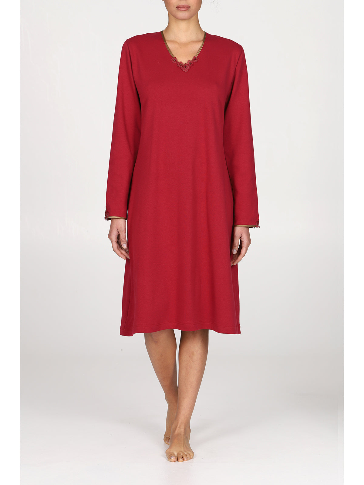 Elegante camicia da notte con scollo a v in raso e pizzo Bordeaux Alpina