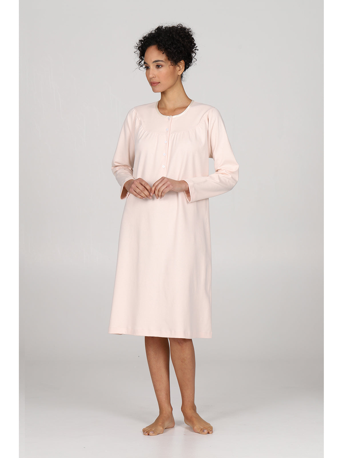 Raffinata camicia da notte con pinces in interlock di puro cotone annrosa Alpina