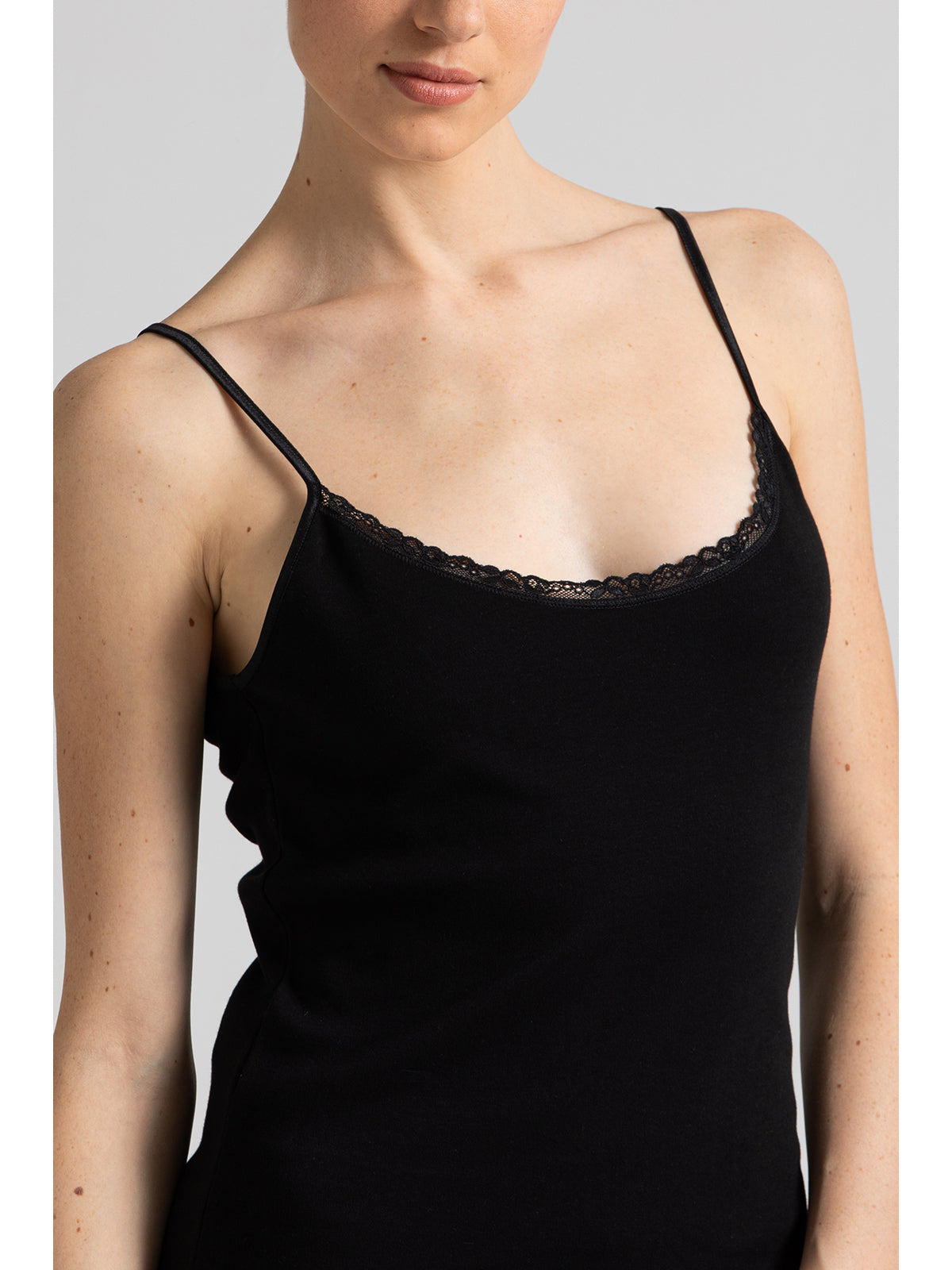 Canotta top con pizzo basso