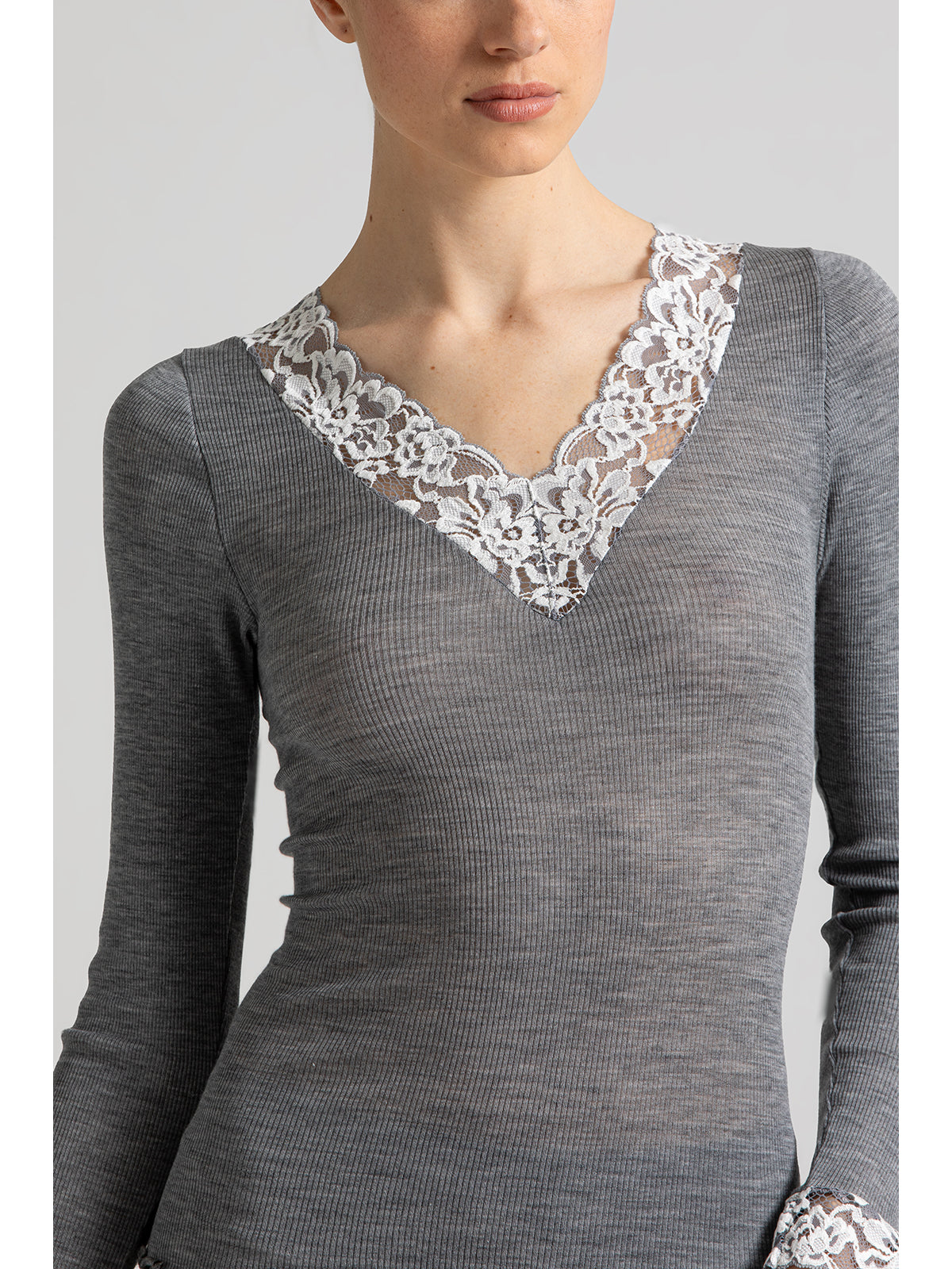 Maglietta con scollo in pizzo