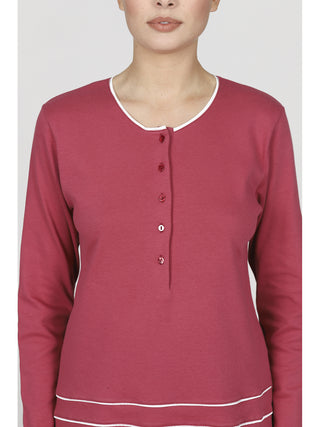 Elegante pigiama con dettagli di stile