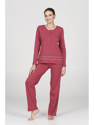 Elegante pigiama con dettagli di stile