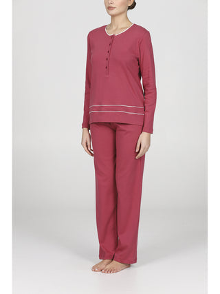 Elegante pigiama con dettagli di stile
