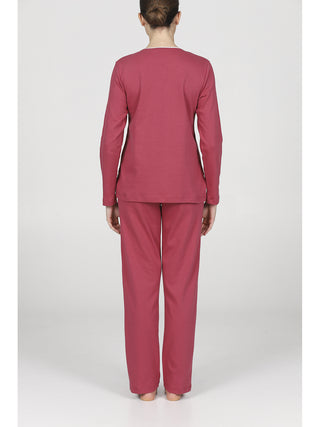 Elegante pigiama con dettagli di stile