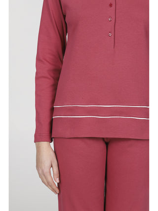 Elegante pigiama con dettagli di stile