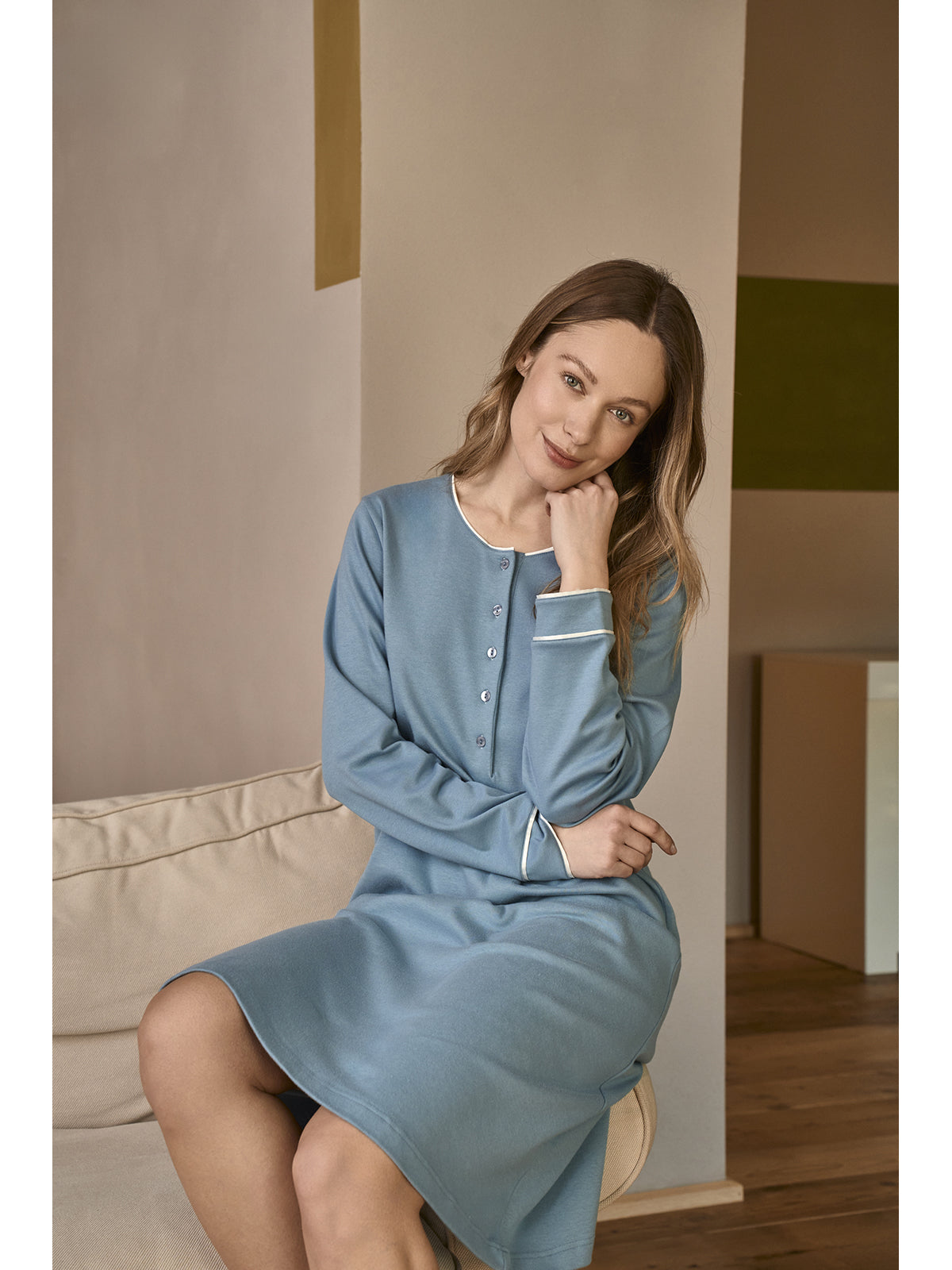 Raffinata camicia da notte in tinta unita
