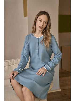 Raffinata camicia da notte in tinta unita