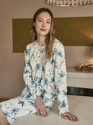 Elegante camicia da notte a fiori