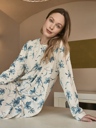 Elegante camicia da notte a fiori