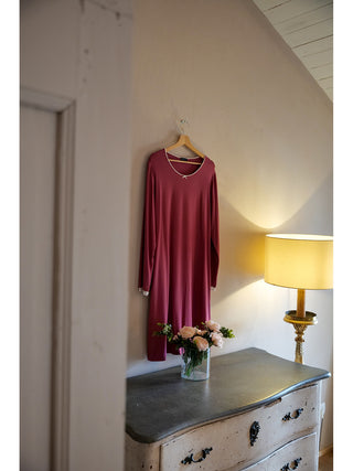 Morbida camicia da notte in tinta unita