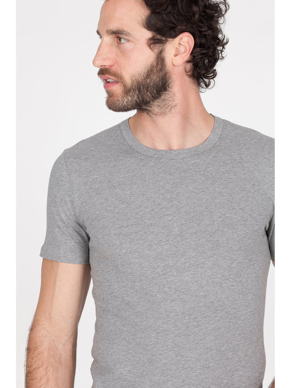 T-shirt girocollo in pratico jersey elasticizzato