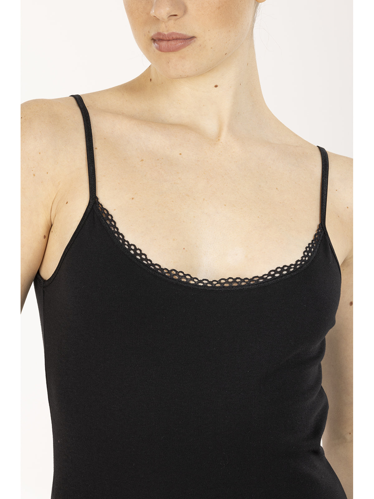 Top con pizzo basso Nero Alpina