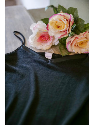 Top spallina sottile in lana e seta