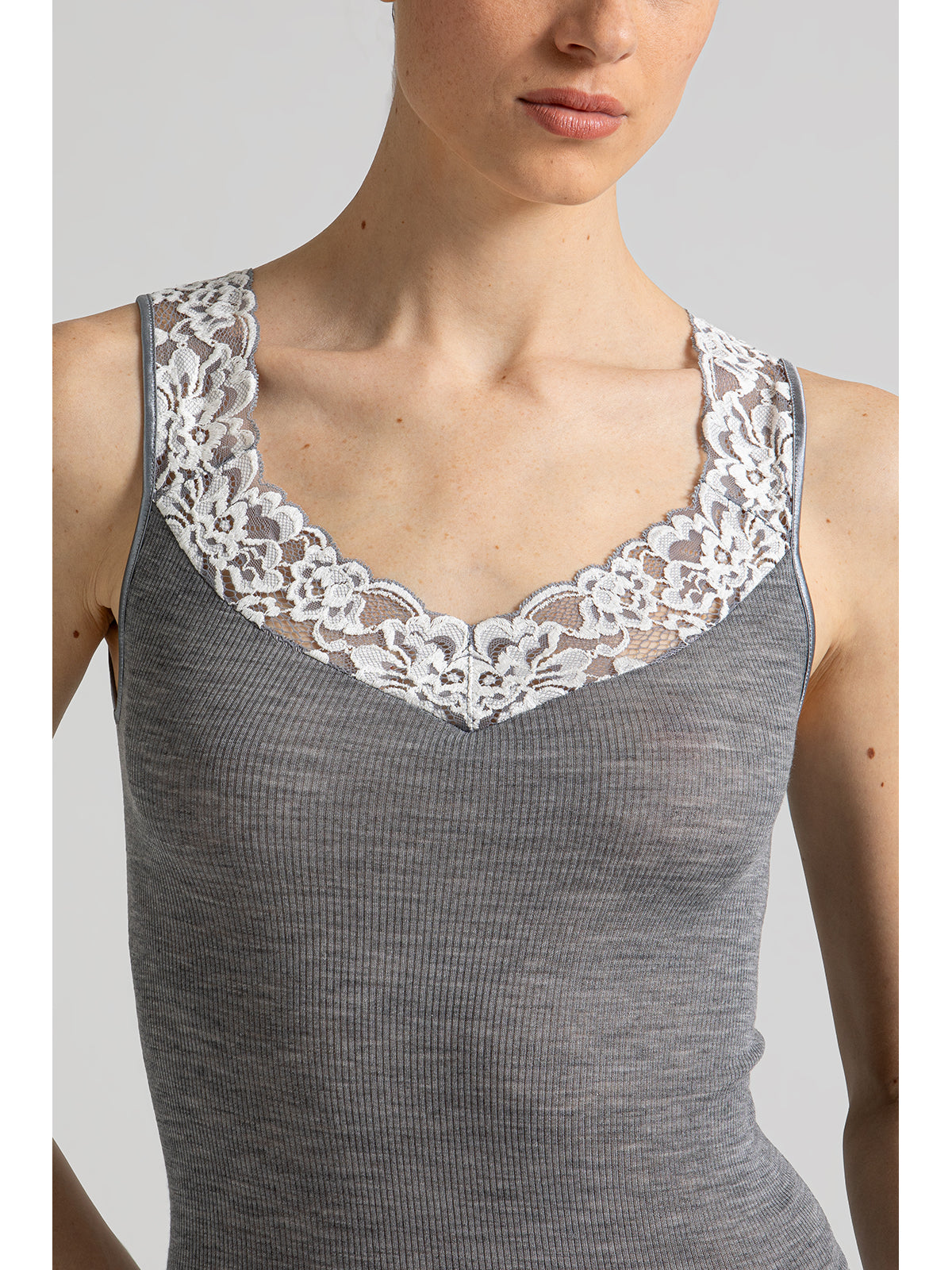 Canotta con scollo in pizzo